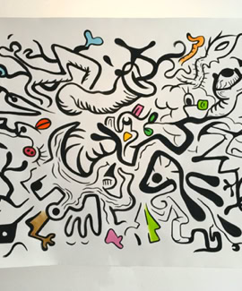 Dessin abstrait avec des lignes noires ondulées et des formes colorées dispersées sur un fond blanc.