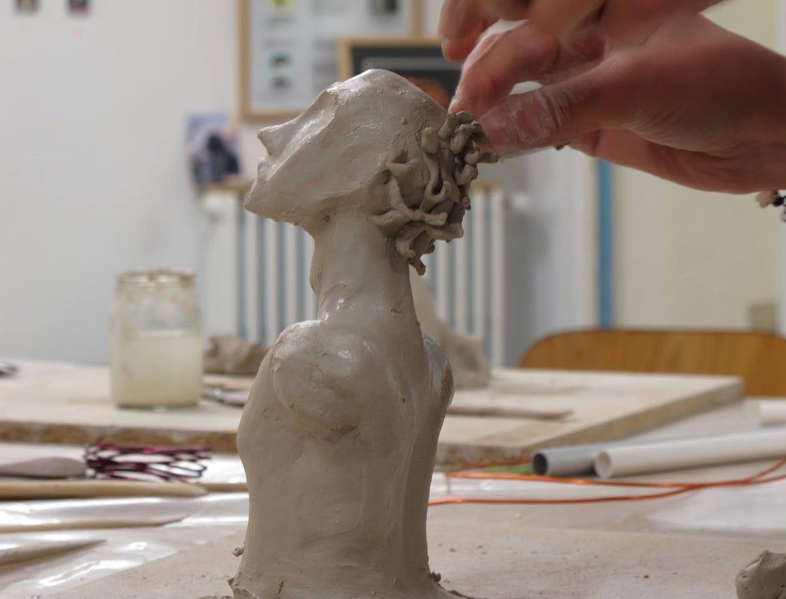 Atelier de sculpture et modelage à Delémont Jura. Atelier Tcheskiss