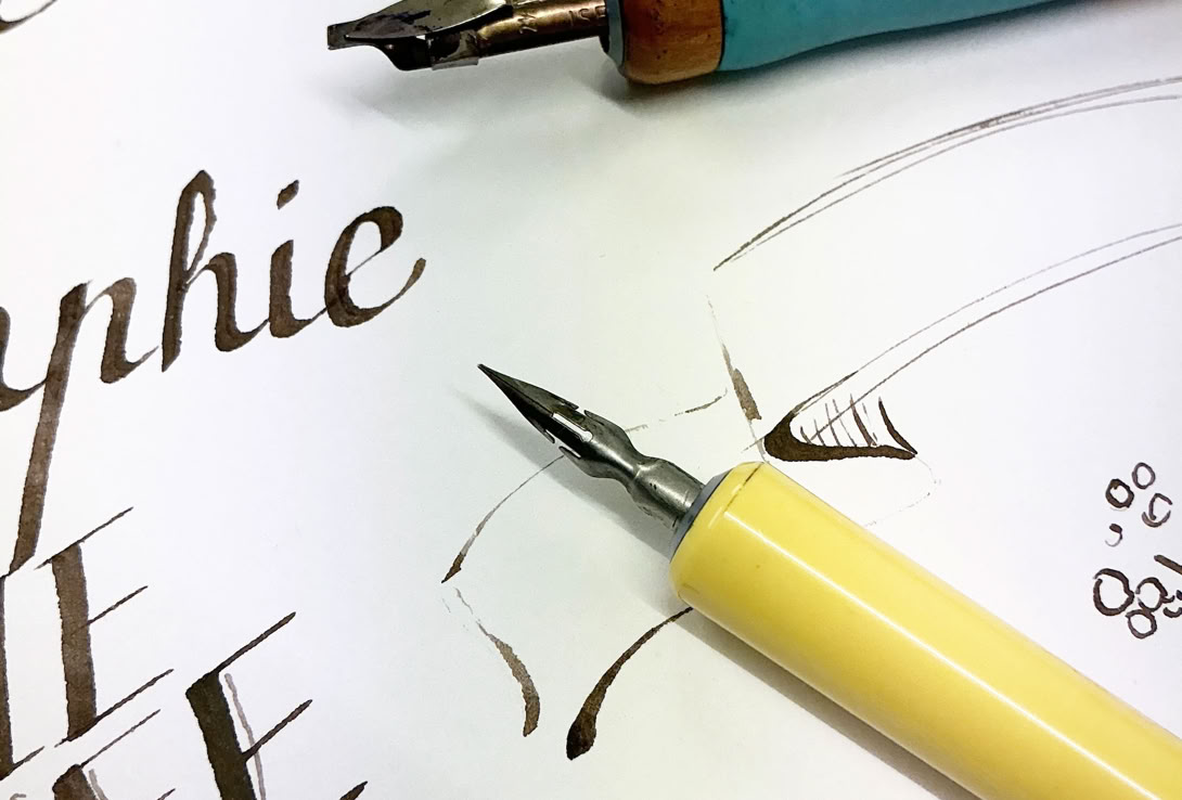 Atelier de calligraphie et lettrage, tous niveaux, Delémont Jura. Atelier Tcheskiss