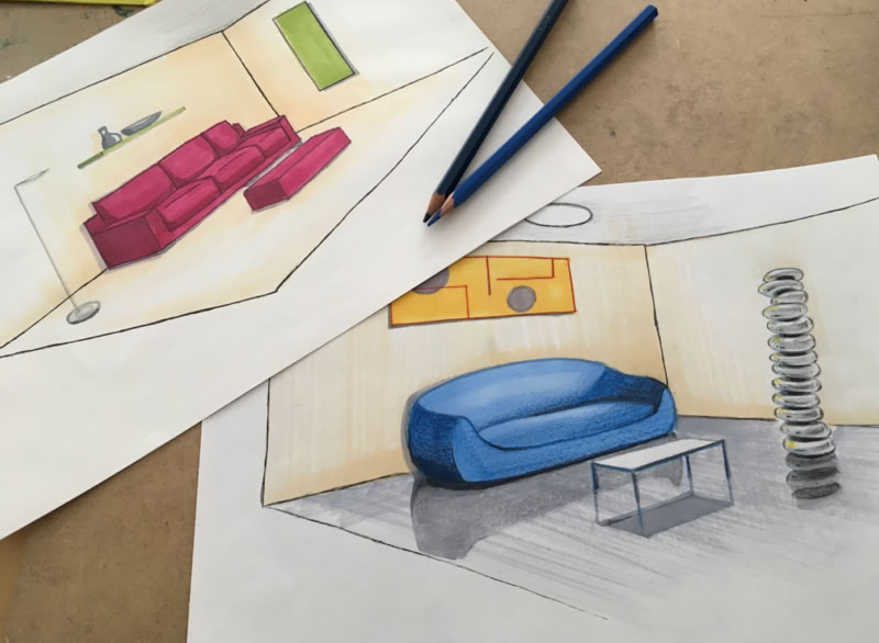 Deux dessins de croquis d'intérieur avec des canapés colorés, l'un rouge et l'autre bleu, posés sur une table avec deux crayons.