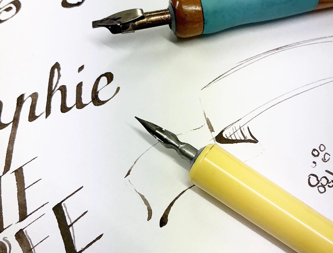 Atelier de calligraphie et lettrage, tous niveaux, Delémont Jura. Atelier Tcheskiss
