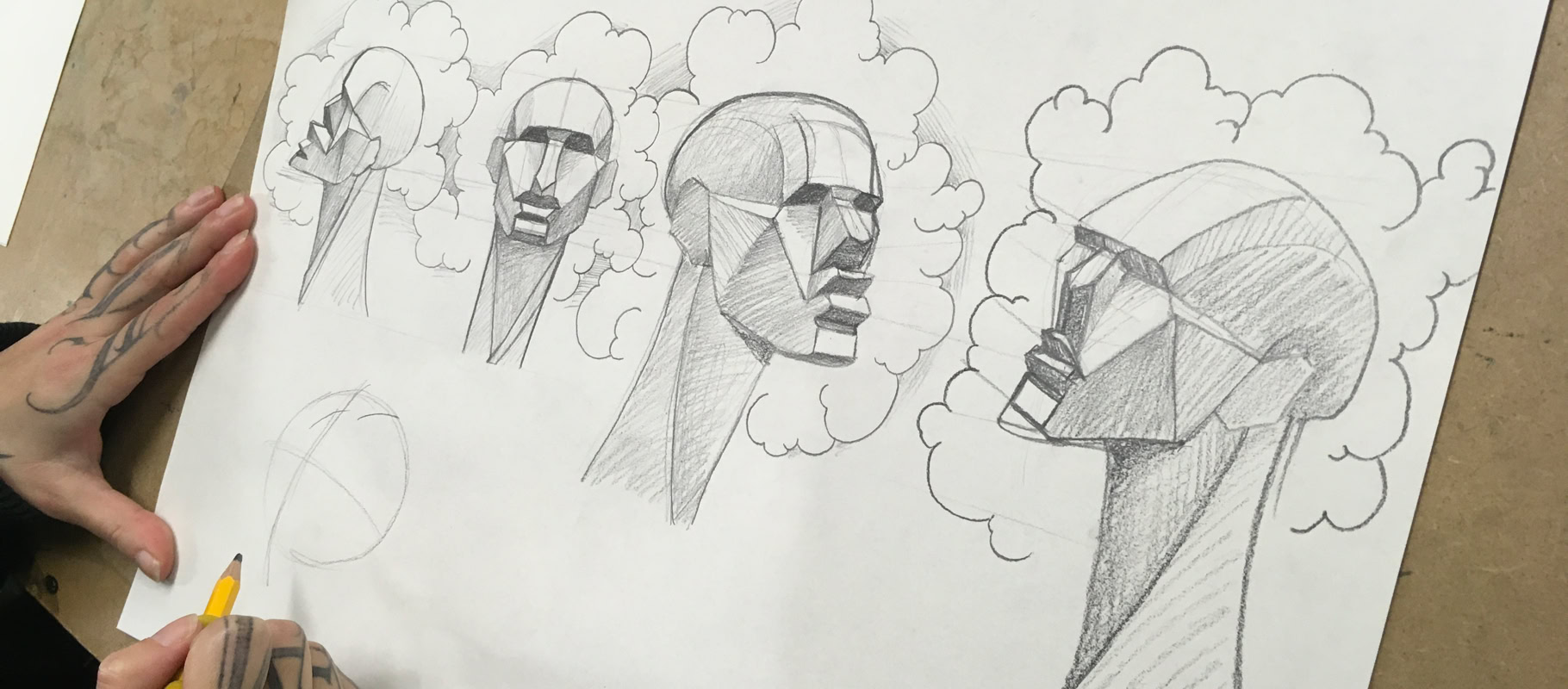 Croquis de figures humaines dessinées au fusain.