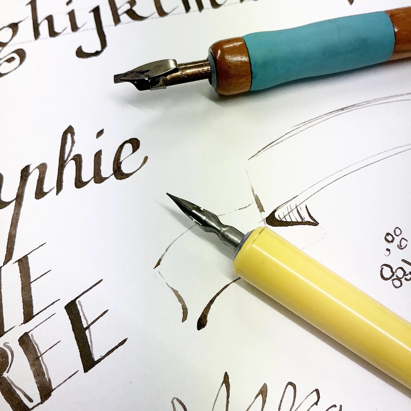 Atelier de calligraphie et lettrage, tous niveaux, Delémont Jura. Atelier Tcheskiss