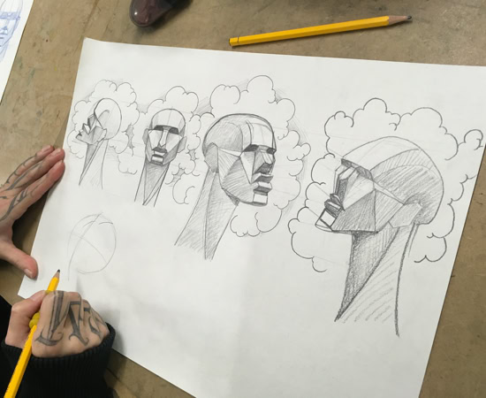 Croquis de figures humaines dessinées au fusain.