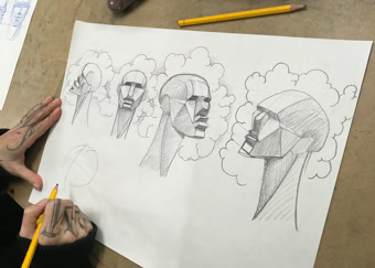 Croquis de figures humaines dessinées au fusain.