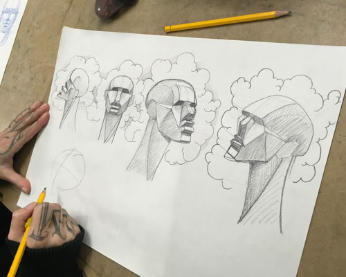 Croquis de figures humaines dessinées au fusain.